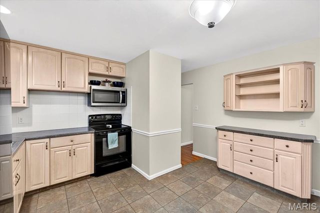 3290 Kingsley Drive, Florissant, MO 63033