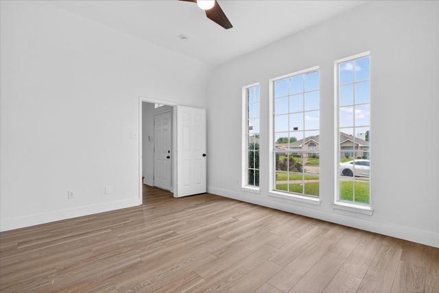 1325 Rosewood Lane, Lancaster, TX 75146