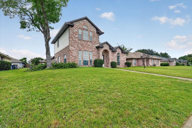 1325 Rosewood Lane, Lancaster, TX 75146