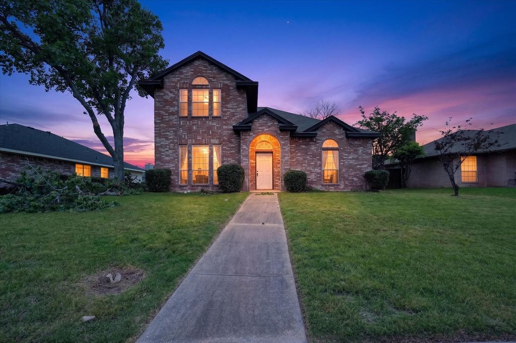 1325 Rosewood Lane, Lancaster, TX 75146