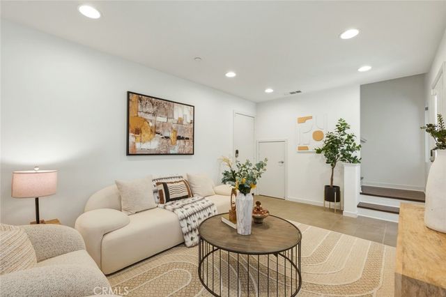 5627 W Observation Lane, Los Angeles, CA 90028