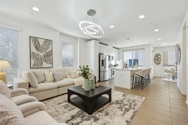 5627 W Observation Lane, Los Angeles, CA 90028