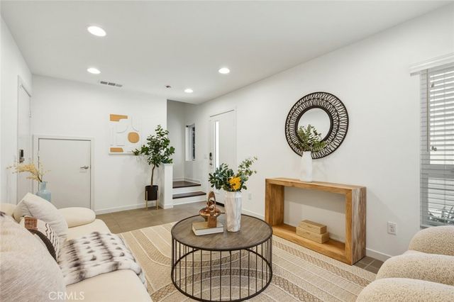 5627 W Observation Lane, Los Angeles, CA 90028