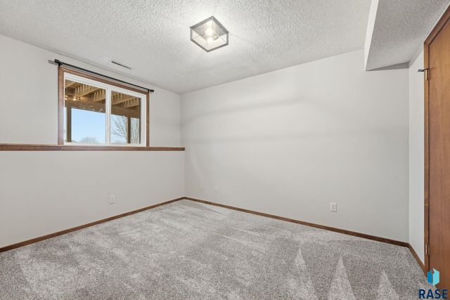 700 704 N Harrington Ave Avenue, Sioux Falls, SD 57103