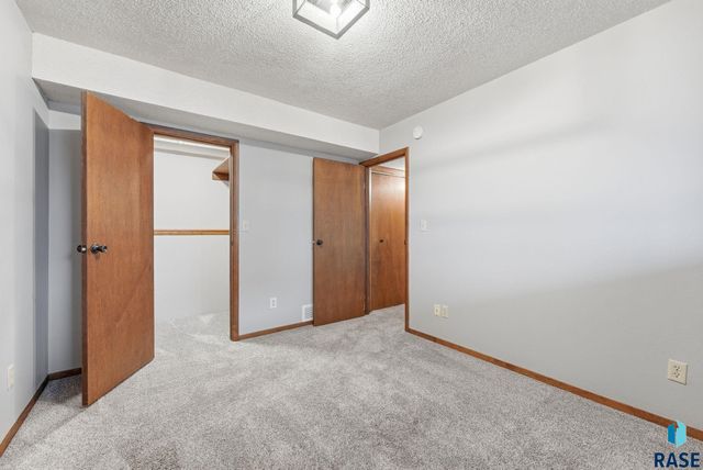 700 704 N Harrington Ave Avenue, Sioux Falls, SD 57103