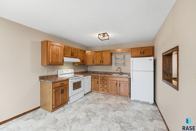 700 704 N Harrington Ave Avenue, Sioux Falls, SD 57103