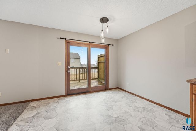 700 704 N Harrington Ave Avenue, Sioux Falls, SD 57103