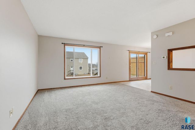 700 704 N Harrington Ave Avenue, Sioux Falls, SD 57103