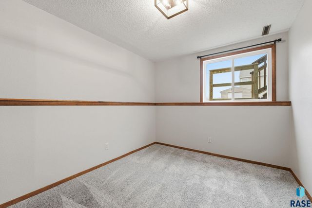 700 704 N Harrington Ave Avenue, Sioux Falls, SD 57103