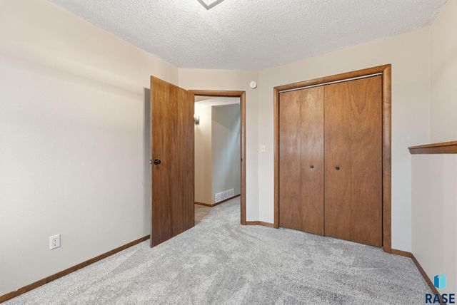 700 704 N Harrington Ave Avenue, Sioux Falls, SD 57103