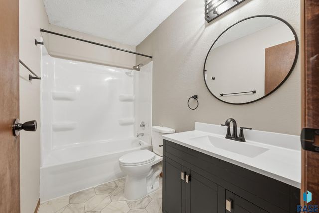 700 704 N Harrington Ave Avenue, Sioux Falls, SD 57103