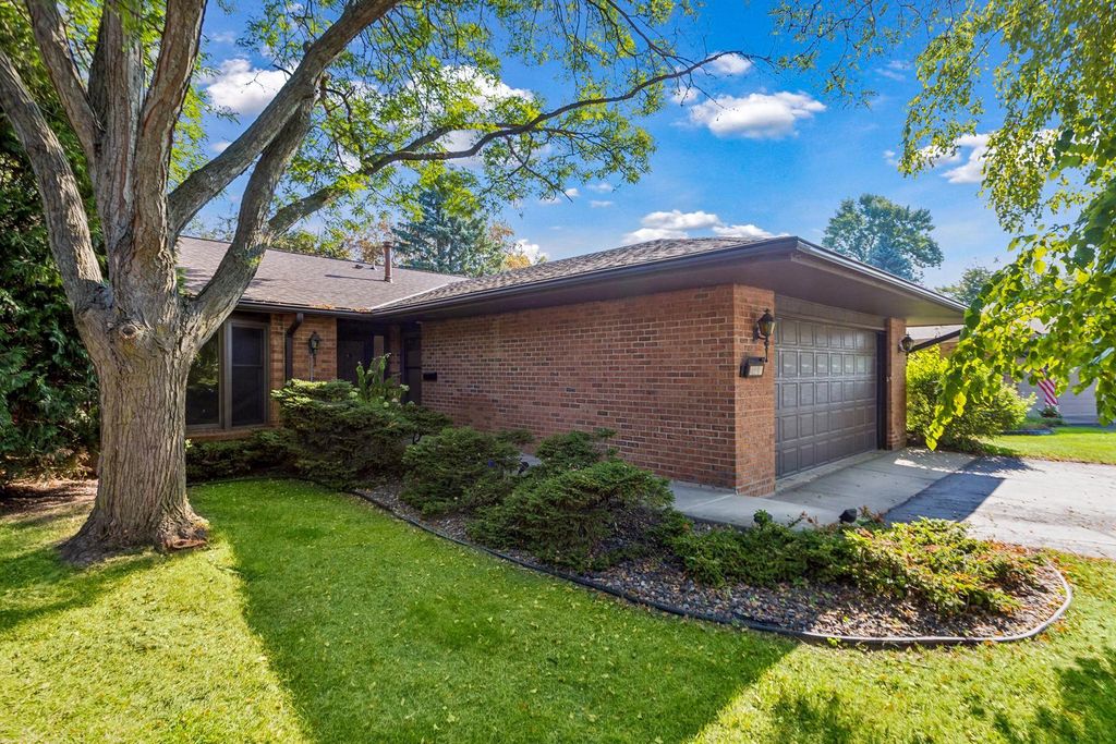 340 Inland Lane N, Plymouth, MN 55447 — exterior
