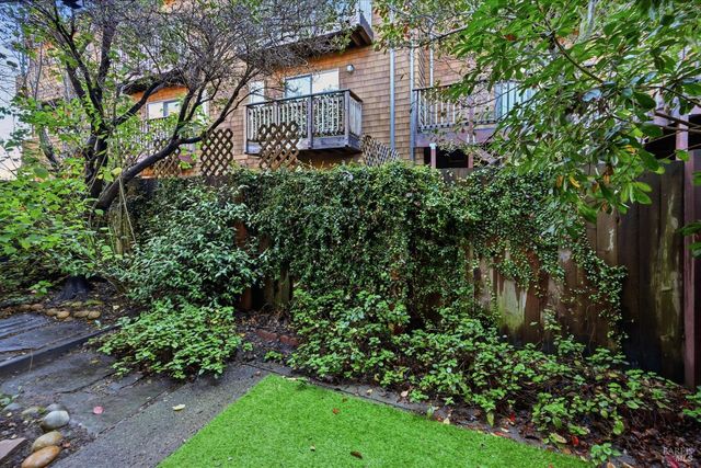 65 Freedom Ln N, Petaluma, CA 94952