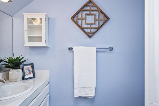 65 Freedom Ln N, Petaluma, CA 94952