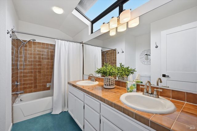 65 Freedom Ln N, Petaluma, CA 94952