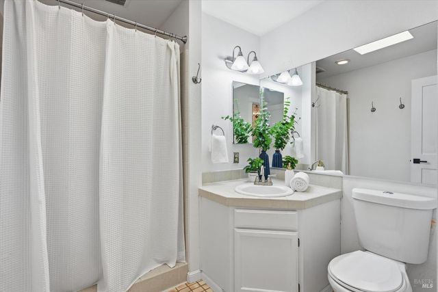 65 Freedom Ln N, Petaluma, CA 94952