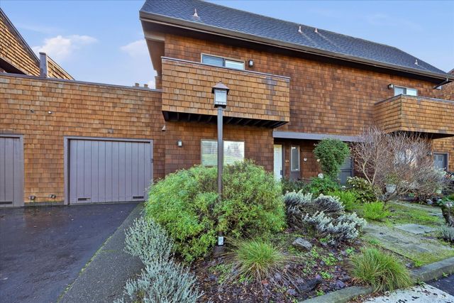 65 Freedom Ln N, Petaluma, CA 94952