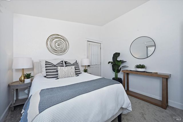 65 Freedom Ln N, Petaluma, CA 94952