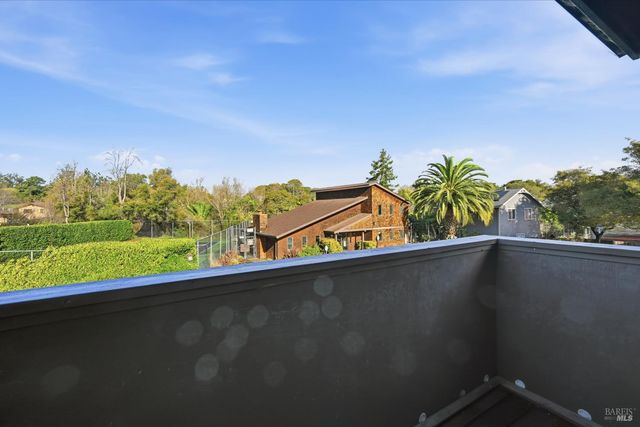 65 Freedom Ln N, Petaluma, CA 94952