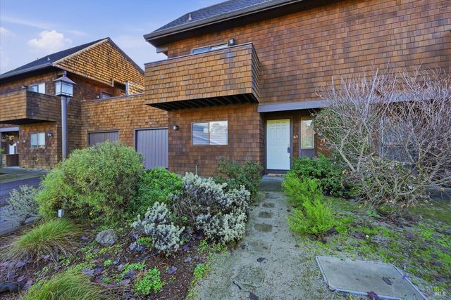 65 Freedom Ln N, Petaluma, CA 94952