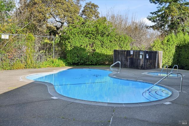 65 Freedom Ln N, Petaluma, CA 94952