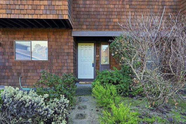 65 Freedom Ln N, Petaluma, CA 94952