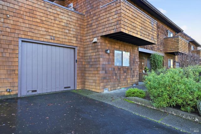 65 Freedom Ln N, Petaluma, CA 94952