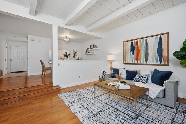 65 Freedom Ln N, Petaluma, CA 94952