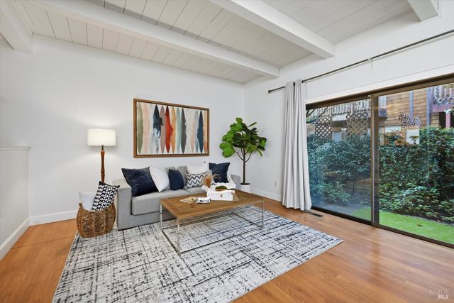 65 Freedom Ln N, Petaluma, CA 94952