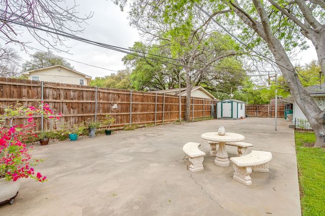 4209 Bilglade Road, Fort Worth, TX 76109