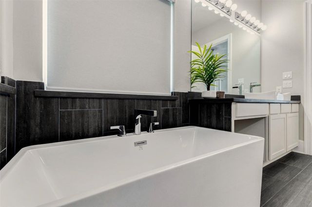 9869 Western Sky Drive, Brookshire, TX 77423