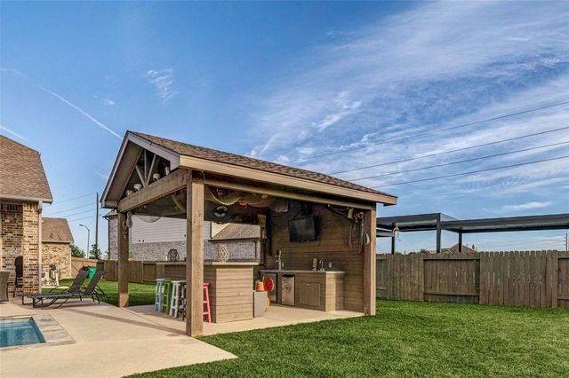 9869 Western Sky Drive, Brookshire, TX 77423