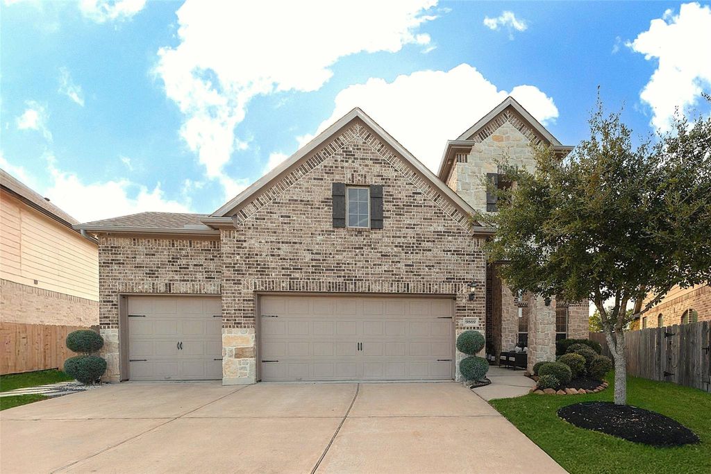 9869 Western Sky Drive, Brookshire, TX 77423