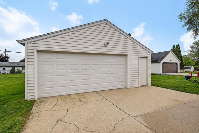 625 S 32nd STREET, Manitowoc, WI 54220