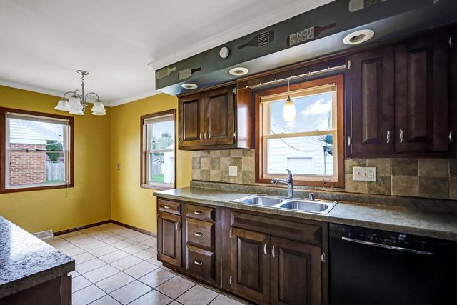 625 S 32nd STREET, Manitowoc, WI 54220