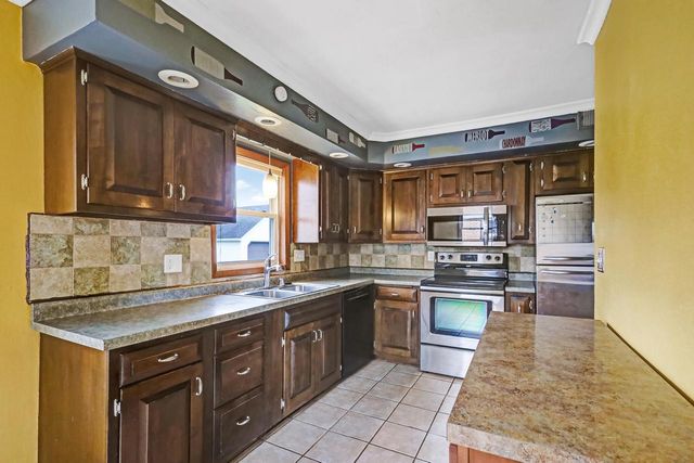 625 S 32nd STREET, Manitowoc, WI 54220