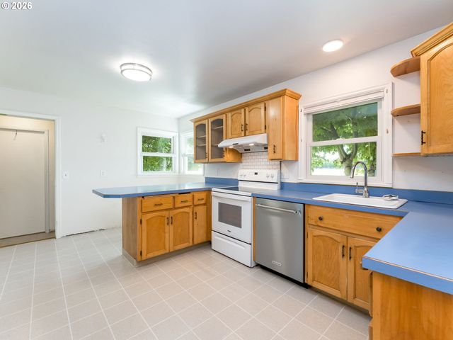 1622 Se DAVIS St, Mc Minnville, OR 97128