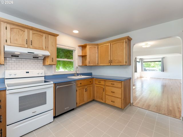 1622 Se DAVIS St, Mc Minnville, OR 97128