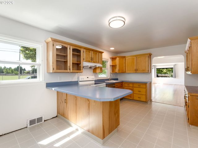 1622 Se DAVIS St, Mc Minnville, OR 97128