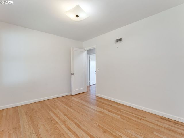 1622 Se DAVIS St, Mc Minnville, OR 97128