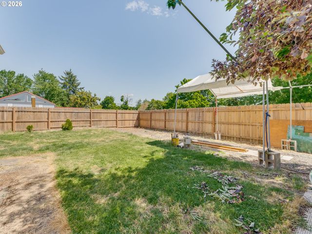 1622 Se DAVIS St, Mc Minnville, OR 97128