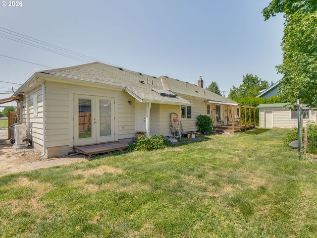 1622 Se DAVIS St, Mc Minnville, OR 97128
