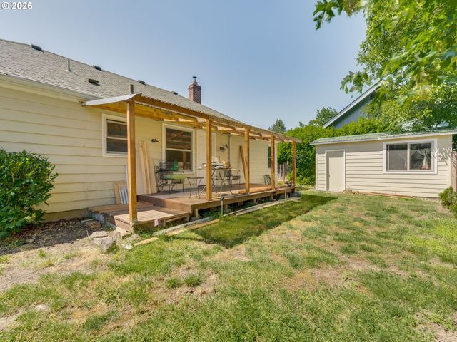 1622 Se DAVIS St, Mc Minnville, OR 97128
