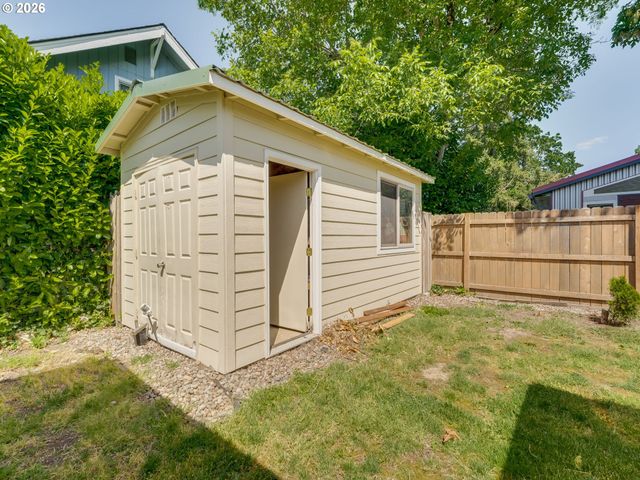 1622 Se DAVIS St, Mc Minnville, OR 97128
