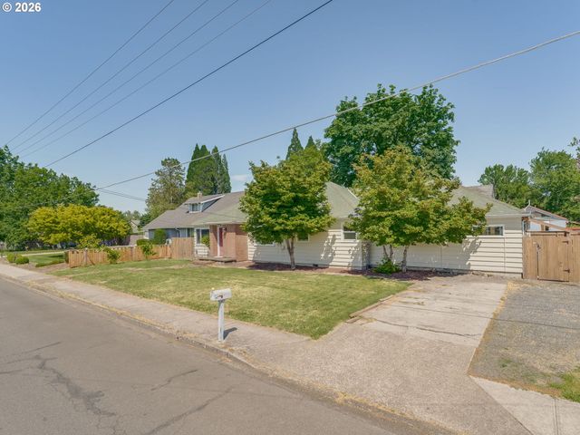 1622 Se DAVIS St, Mc Minnville, OR 97128