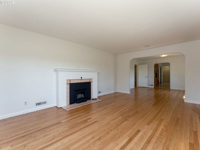 1622 Se DAVIS St, Mc Minnville, OR 97128