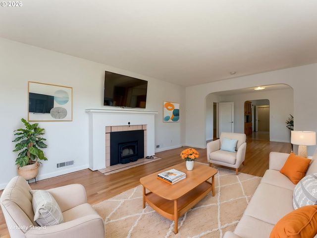1622 Se DAVIS St, Mc Minnville, OR 97128