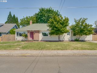 1622 Se DAVIS St, Mc Minnville, OR 97128