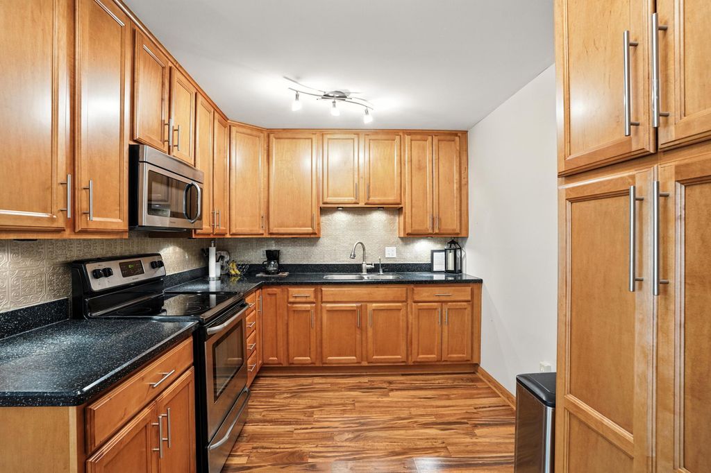 6450 York Avenue S 203, Edina, MN 55435