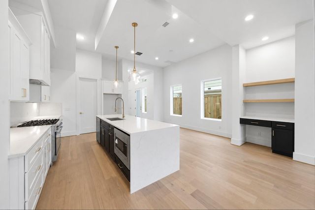 835 W 25th Street, Houston, TX 77008